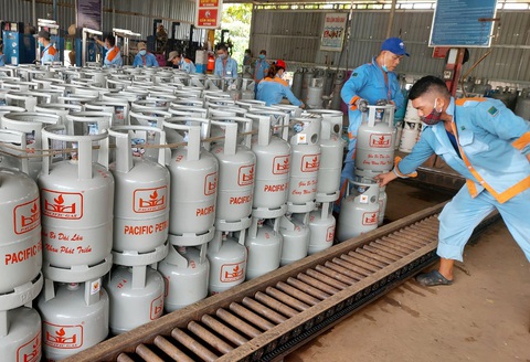 Giá gas tăng mạnh 27.500 đồng mỗi bình 12kg ngày đầu năm mới - Ảnh 1. Giá gas tăng mạnh 27.500 đồng mỗi bình 12kg ngày đầu năm mới - Ảnh 1.