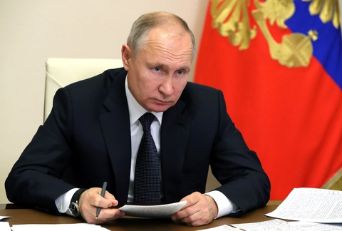 Tổng thống Putin ký một loạt luật, bao gồm phạt tù hành vi vu khống trên mạng - Ảnh 1. Tổng thống Putin ký một loạt luật, bao gồm phạt tù hành vi vu khống trên mạng - Ảnh 1.