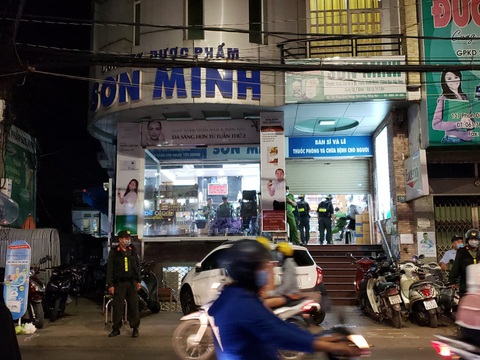 Kiểm tra hệ thống nhà thuốc lớn nhất Đồng Nai, huy động cả cảnh sát cơ động - Ảnh 4. Kiểm tra hệ thống nhà thuốc lớn nhất Đồng Nai, huy động cả cảnh sát cơ động - Ảnh 4.