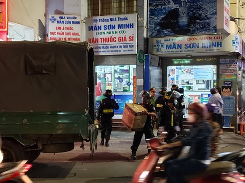 Kiểm tra hệ thống nhà thuốc lớn nhất Đồng Nai, huy động cả cảnh sát cơ động - Ảnh 8. Kiểm tra hệ thống nhà thuốc lớn nhất Đồng Nai, huy động cả cảnh sát cơ động - Ảnh 8.