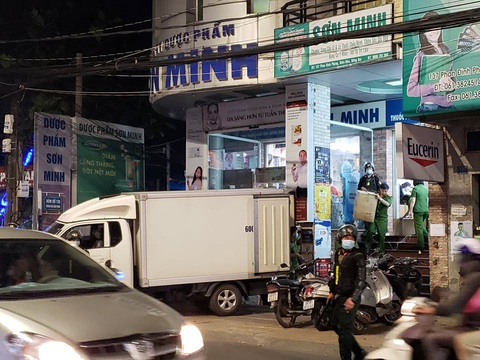 Kiểm tra hệ thống nhà thuốc lớn nhất Đồng Nai, huy động cả cảnh sát cơ động - Ảnh 7. Kiểm tra hệ thống nhà thuốc lớn nhất Đồng Nai, huy động cả cảnh sát cơ động - Ảnh 7.