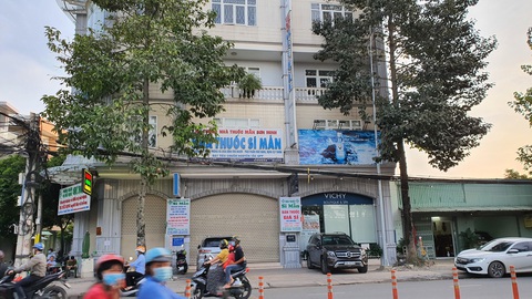 Kiểm tra hệ thống nhà thuốc lớn nhất Đồng Nai, huy động cả cảnh sát cơ động - Ảnh 3. Kiểm tra hệ thống nhà thuốc lớn nhất Đồng Nai, huy động cả cảnh sát cơ động - Ảnh 3.