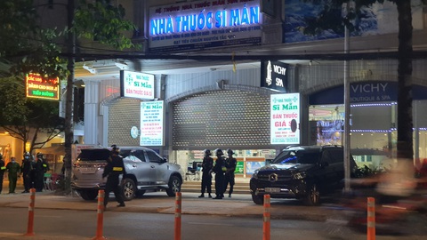 Kiểm tra hệ thống nhà thuốc lớn nhất Đồng Nai, huy động cả cảnh sát cơ động - Ảnh 10. Kiểm tra hệ thống nhà thuốc lớn nhất Đồng Nai, huy động cả cảnh sát cơ động - Ảnh 10.
