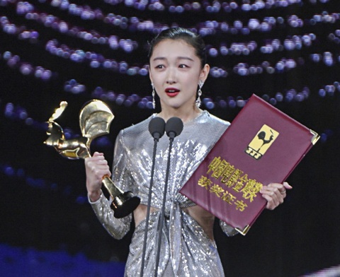 Em của thời niên thiếu - Phim dự Oscar gây tranh cãi của Châu Đông Vũ - Ảnh 6. Em của thời niên thiếu - Phim dự Oscar gây tranh cãi của Châu Đông Vũ - Ảnh 6.