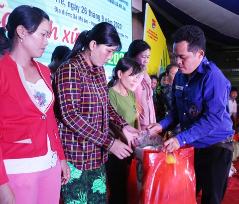 Ngày quốc tế tình nguyện 5-12: Kết nối những trái tim chung nhịp yêu thương - Ảnh 3. Ngày quốc tế tình nguyện 5-12: Kết nối những trái tim chung nhịp yêu thương - Ảnh 3.