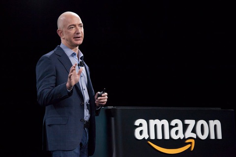 400 chính khách toàn cầu kêu gọi ông chủ Amazon tăng lương cho nhân viên - Ảnh 1. 400 chính khách toàn cầu kêu gọi ông chủ Amazon tăng lương cho nhân viên - Ảnh 1.