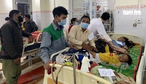Hơn 150 người ở Gia Lai ngộ độc nghi do ăn xôi đoàn từ thiện - Ảnh 1. Hơn 150 người ở Gia Lai ngộ độc nghi do ăn xôi đoàn từ thiện - Ảnh 1.