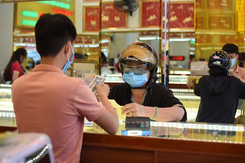 Giá vàng trong nước có dấu hiệu hụt hơi? - Ảnh 1. Giá vàng trong nước có dấu hiệu hụt hơi? - Ảnh 1.