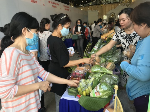 Hiểu người, hiểu mình để vượt qua COVID-19 - Ảnh 1. Hiểu người, hiểu mình để vượt qua COVID-19 - Ảnh 1.