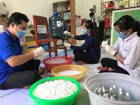 Ngày quốc tế tình nguyện 5-12: Kết nối những trái tim chung nhịp yêu thương - Ảnh 7. Ngày quốc tế tình nguyện 5-12: Kết nối những trái tim chung nhịp yêu thương - Ảnh 7.