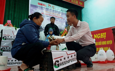 Báo Tuổi Trẻ và GREENFEED tặng cần câu cho nông dân Quảng Trị - Ảnh 2. Báo Tuổi Trẻ và GREENFEED tặng cần câu cho nông dân Quảng Trị - Ảnh 2.