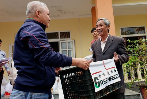 Báo Tuổi Trẻ và GREENFEED tặng cần câu cho nông dân Quảng Trị - Ảnh 4. Báo Tuổi Trẻ và GREENFEED tặng cần câu cho nông dân Quảng Trị - Ảnh 4.