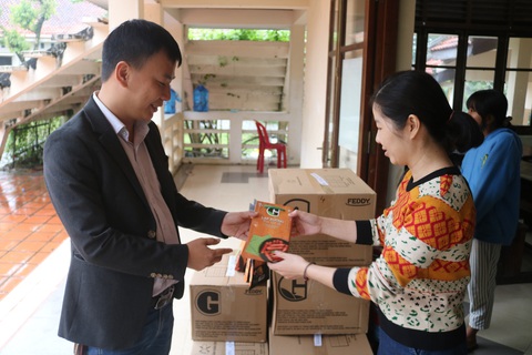 Tuổi Trẻ và Greenfeed Việt Nam mang thực phẩm sạch cho trẻ em tỉnh Thừa Thiên Huế - Ảnh 1. Tuổi Trẻ và Greenfeed Việt Nam mang thực phẩm sạch cho trẻ em tỉnh Thừa Thiên Huế - Ảnh 1.