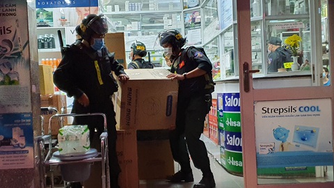 Vụ kiểm tra nhà thuốc lớn nhất Đồng Nai: Tạm giữ 220 thùng thuốc - Ảnh 2. Vụ kiểm tra nhà thuốc lớn nhất Đồng Nai: Tạm giữ 220 thùng thuốc - Ảnh 2.