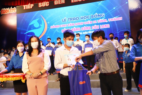 119 suất học bổng Tiếp sức đến trường đến tay tân sinh viên ĐBSCL - Ảnh 9. 119 suất học bổng Tiếp sức đến trường đến tay tân sinh viên ĐBSCL - Ảnh 9.