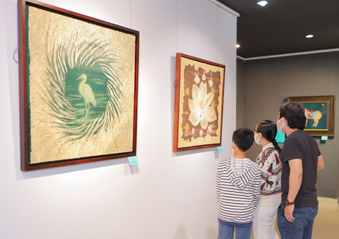 ‘Duyên’ hội ngộ 15 nghệ sĩ, họa sĩ, điêu khắc gia cùng niên khóa trong một triển lãm - Ảnh 3. ‘Duyên’ hội ngộ 15 nghệ sĩ, họa sĩ, điêu khắc gia cùng niên khóa trong một triển lãm - Ảnh 3.