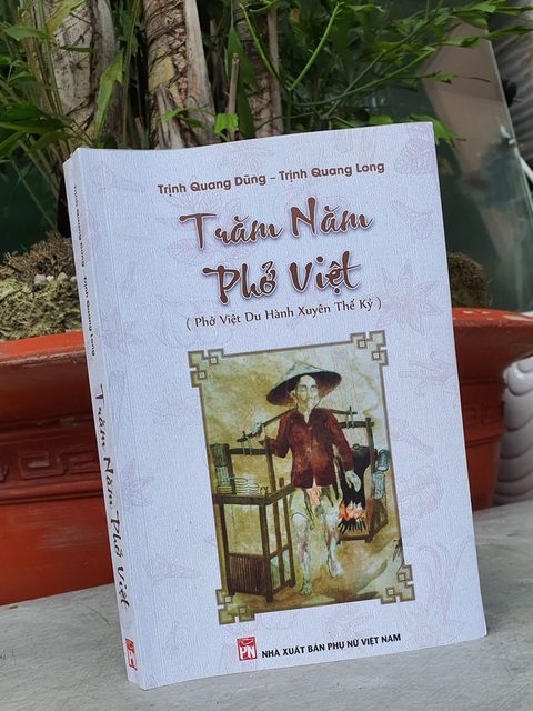 Ra mắt sách Trăm năm phở Việt - Ảnh 1. Ra mắt sách Trăm năm phở Việt - Ảnh 1.