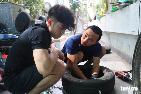 Mang chai nhựa, giày dép hỏng… đến quán cà phê tái chế ở TP.HCM - Ảnh 7. Mang chai nhựa, giày dép hỏng… đến quán cà phê tái chế ở TP.HCM - Ảnh 7.