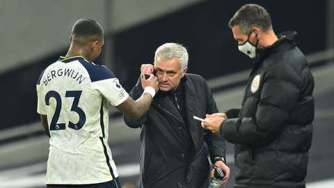 Mourinho và nghệ thuật kiểm soát trở lại - Ảnh 1. Mourinho và nghệ thuật kiểm soát trở lại - Ảnh 1.