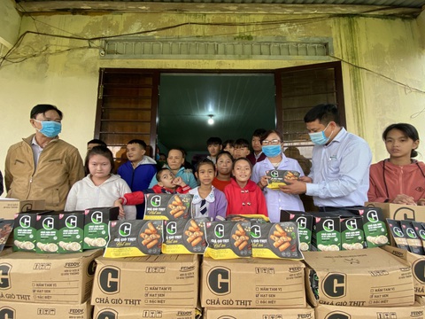 Tặng thực phẩm sạch cho trẻ em đặc biệt khó khăn, mồ côi Quảng Nam - Ảnh 4. Tặng thực phẩm sạch cho trẻ em đặc biệt khó khăn, mồ côi Quảng Nam - Ảnh 4.
