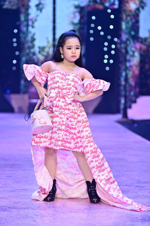 Lương Thùy Linh, Kiều Loan hóa thân thành búp bê lộng lẫy, cá tính - Ảnh 7. Lương Thùy Linh, Kiều Loan hóa thân thành búp bê lộng lẫy, cá tính - Ảnh 7.