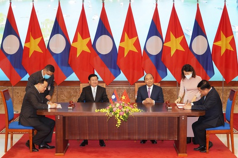 Quan hệ Việt - Lào: Hạt muối cắn đôi, cọng rau sẻ nửa - Ảnh 1. Quan hệ Việt - Lào: Hạt muối cắn đôi, cọng rau sẻ nửa - Ảnh 1.