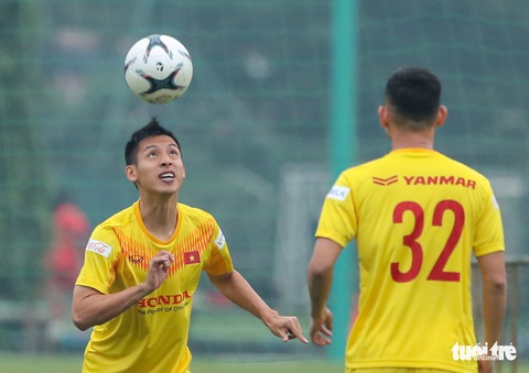 Quang Hải ăn mừng chiến thắng ở phần khởi động của tuyển Việt Nam - Ảnh 3. Quang Hải ăn mừng chiến thắng ở phần khởi động của tuyển Việt Nam - Ảnh 3.