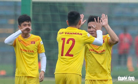 Quang Hải ăn mừng chiến thắng ở phần khởi động của tuyển Việt Nam - Ảnh 5. Quang Hải ăn mừng chiến thắng ở phần khởi động của tuyển Việt Nam - Ảnh 5.