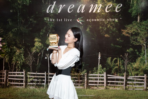 Amee - nghệ sĩ mới xuất sắc tại Việt Nam vừa thắng giải MAMA nói gì về hát live? - Ảnh 1. Amee - nghệ sĩ mới xuất sắc tại Việt Nam vừa thắng giải MAMA nói gì về hát live? - Ảnh 1.