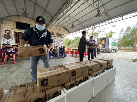 Tặng thực phẩm sạch cho trẻ em đặc biệt khó khăn, mồ côi Quảng Nam - Ảnh 2. Tặng thực phẩm sạch cho trẻ em đặc biệt khó khăn, mồ côi Quảng Nam - Ảnh 2.