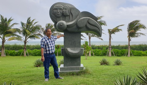 Người ‘nhái’ tượng ở Tuy Hòa tự nhận kỷ luật khiển trách - Ảnh 1. Người ‘nhái’ tượng ở Tuy Hòa tự nhận kỷ luật khiển trách - Ảnh 1.