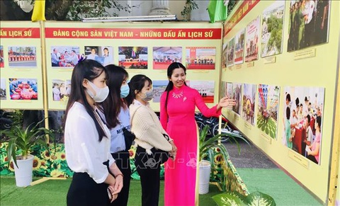 Khai mạc triển lãm ảnh Đảng Cộng sản Việt Nam - Những dấu ấn lịch sử - Ảnh 2. Khai mạc triển lãm ảnh Đảng Cộng sản Việt Nam - Những dấu ấn lịch sử - Ảnh 2.