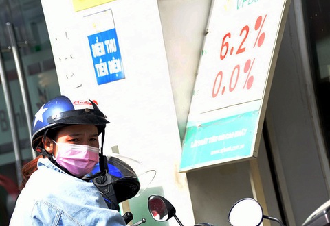 Ngân hàng tung thủ thuật giữ lãi suất cao? - Ảnh 3. Ngân hàng tung thủ thuật giữ lãi suất cao? - Ảnh 3.