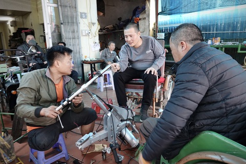 Lê Huy Tích đứng lên với đời bằng đôi chân khác - Ảnh 4. Lê Huy Tích đứng lên với đời bằng đôi chân khác - Ảnh 4.