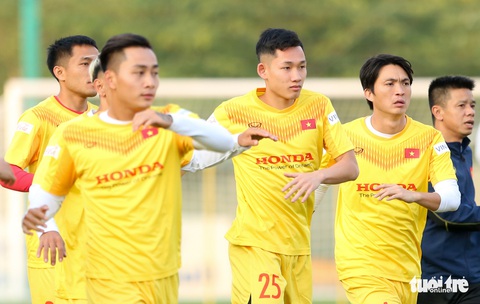 Tiền vệ Hai Long gặp chấn thương, chia tay tuyển Việt Nam - Ảnh 1. Tiền vệ Hai Long gặp chấn thương, chia tay tuyển Việt Nam - Ảnh 1.