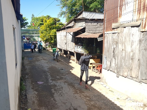 Lãnh đạo Sở Giáo dục họp với trường và gặp gia đình nữ sinh uống thuốc nghi tự tử - Ảnh 1. Lãnh đạo Sở Giáo dục họp với trường và gặp gia đình nữ sinh uống thuốc nghi tự tử - Ảnh 1.