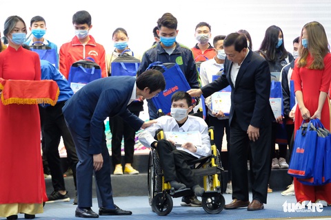 Em lên đại học, gánh nặng của mẹ lớn hơn rất nhiều - Ảnh 1. Em lên đại học, gánh nặng của mẹ lớn hơn rất nhiều - Ảnh 1.