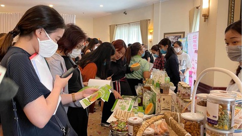 Ngành thực phẩm chế biến thay đổi mạnh vì dịch COVID-19 - Ảnh 1. Ngành thực phẩm chế biến thay đổi mạnh vì dịch COVID-19 - Ảnh 1.