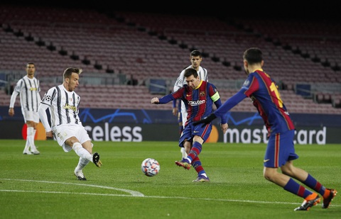 Đối đầu Messi, Ronaldo ghi 2 bàn giúp Juventus chiếm ngôi đầu bảng - Ảnh 3. Đối đầu Messi, Ronaldo ghi 2 bàn giúp Juventus chiếm ngôi đầu bảng - Ảnh 3.