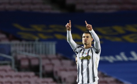 Đối đầu Messi, Ronaldo ghi 2 bàn giúp Juventus chiếm ngôi đầu bảng - Ảnh 4. Đối đầu Messi, Ronaldo ghi 2 bàn giúp Juventus chiếm ngôi đầu bảng - Ảnh 4.