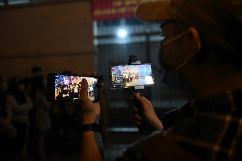 YouTuber lại hoạt động náo loạn trước sự ra đi của danh hài Chí Tài - Ảnh 4. YouTuber lại hoạt động náo loạn trước sự ra đi của danh hài Chí Tài - Ảnh 4.