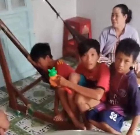 Nhớ cha mẹ, 3 học sinh lớp 6 đạp xe 5 ngày đêm hơn 400km từ Cà Mau lên TP.HCM - Ảnh 2. Nhớ cha mẹ, 3 học sinh lớp 6 đạp xe 5 ngày đêm hơn 400km từ Cà Mau lên TP.HCM - Ảnh 2.