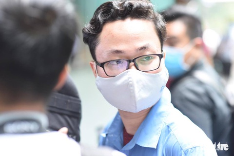 Xét xử nguyên Phó Chánh án quận 4: Hoãn tòa vì vắng toàn bộ bị hại - Ảnh 3. Xét xử nguyên Phó Chánh án quận 4: Hoãn tòa vì vắng toàn bộ bị hại - Ảnh 3.