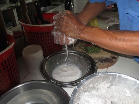 Tép rang nước cốt dừa - món ngon nhất Bến Tre mùa Tết - Ảnh 2. Tép rang nước cốt dừa - món ngon nhất Bến Tre mùa Tết - Ảnh 2.