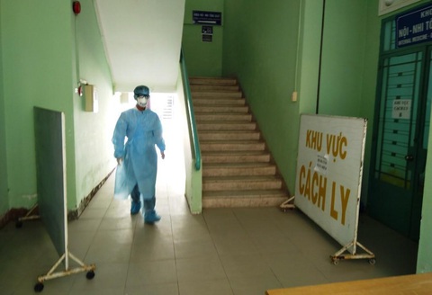 Nữ nhân viên lễ tân tiếp xúc bệnh nhân Trung Quốc đã bị nhiễm corona - Ảnh 1. Nữ nhân viên lễ tân tiếp xúc bệnh nhân Trung Quốc đã bị nhiễm corona - Ảnh 1.