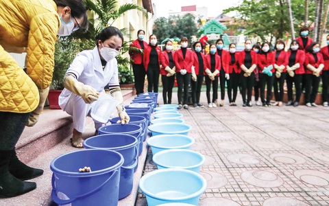 Tẩy trùng trường học, phòng virus corona - Ảnh 8. Tẩy trùng trường học, phòng virus corona - Ảnh 8.
