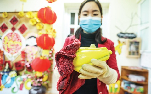 Tẩy trùng trường học, phòng virus corona - Ảnh 7. Tẩy trùng trường học, phòng virus corona - Ảnh 7.
