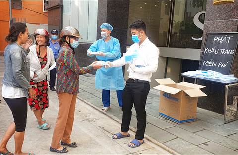 Đang phát miễn phí hàng trăm ngàn khẩu trang y tế tại TP.HCM, Hà Tĩnh - Ảnh 1. Đang phát miễn phí hàng trăm ngàn khẩu trang y tế tại TP.HCM, Hà Tĩnh - Ảnh 1.