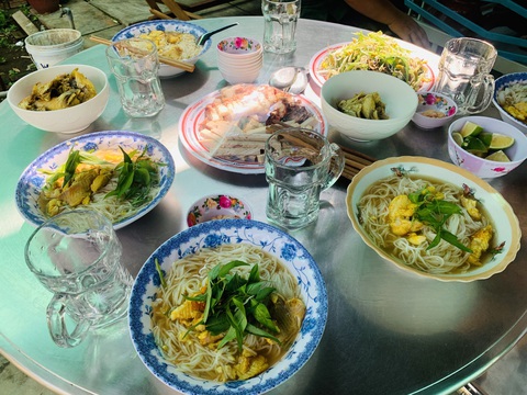 Tháng giêng ăn bún cá Châu Đốc, ghiền như dính bùa dính ngải - Ảnh 1. Tháng giêng ăn bún cá Châu Đốc, ghiền như dính bùa dính ngải - Ảnh 1.