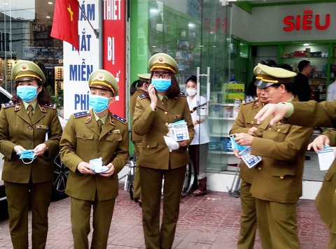 phát khẩu trang phát khẩu trang